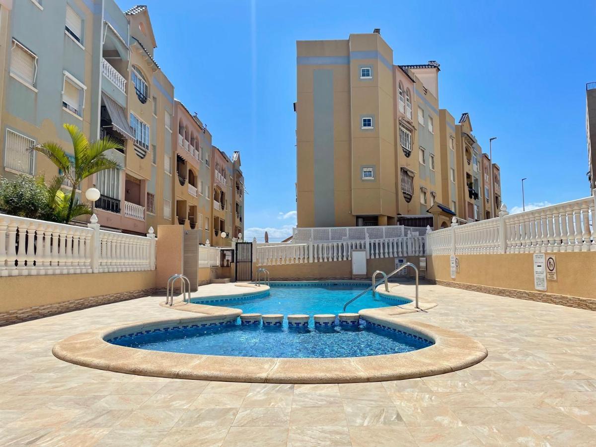 El Papagayo Apartment 2 Mins Walking To The Beach Torrevieja Luaran gambar