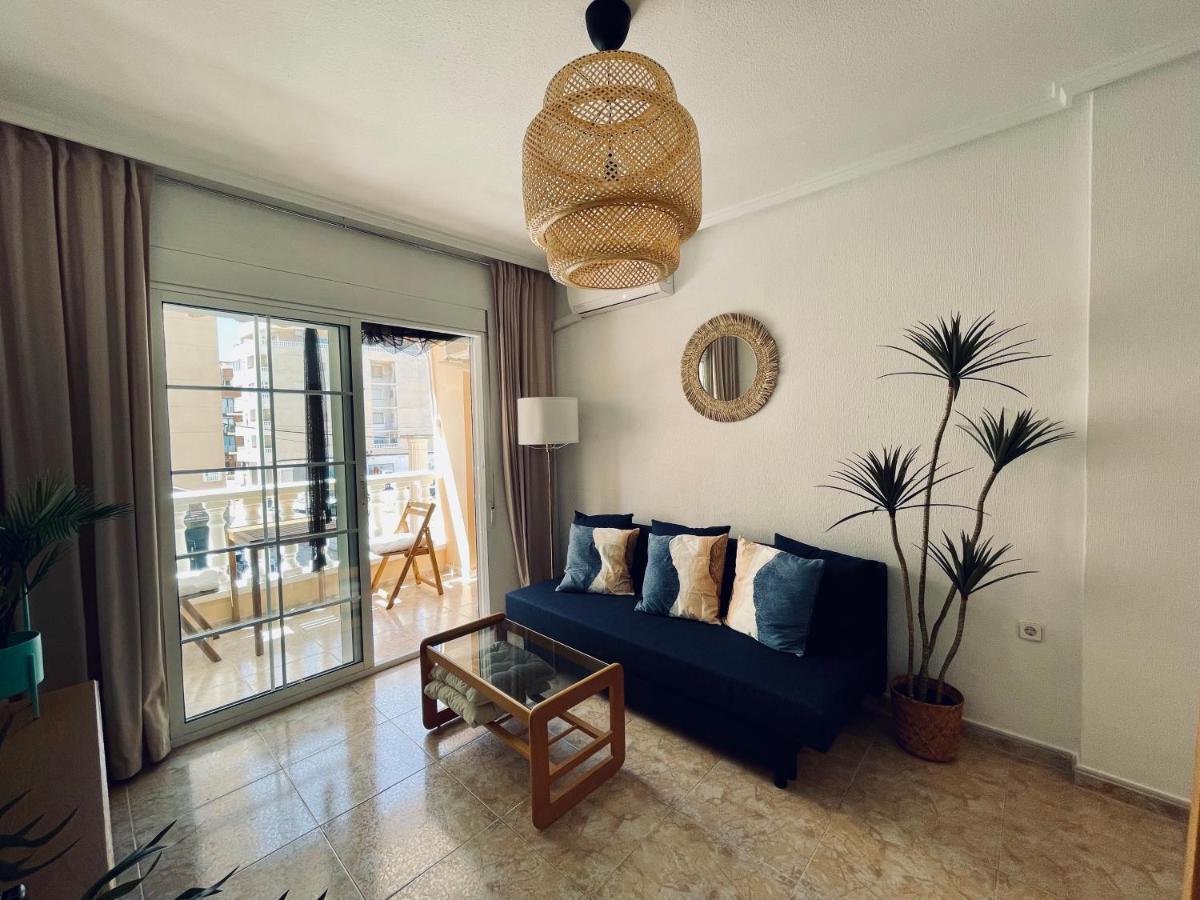 El Papagayo Apartment 2 Mins Walking To The Beach Torrevieja Luaran gambar